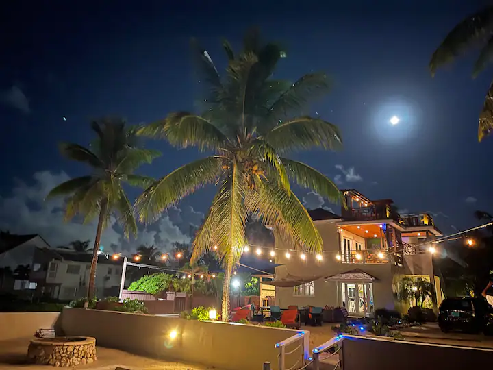 The Panorama with Pool, Rooftop & Private Beach